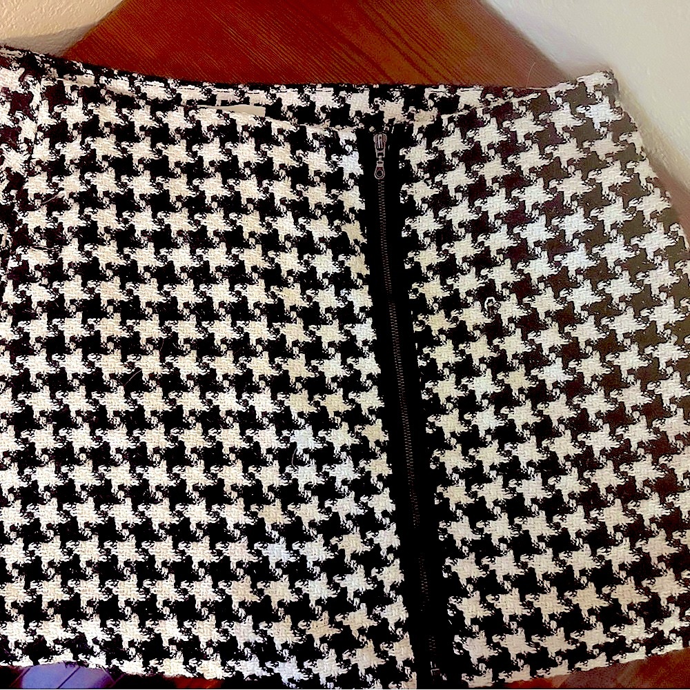 Anthro+ Elvira Houndstooth Shine Mini Skirt | B&W Front Zip | 18+ | Sparkly ✨